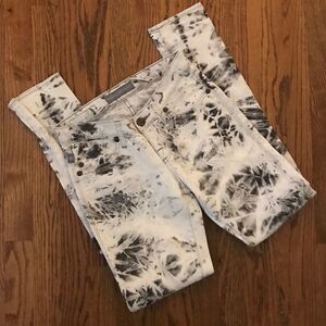Rock & Republic tie die look white jeans Berlin 2